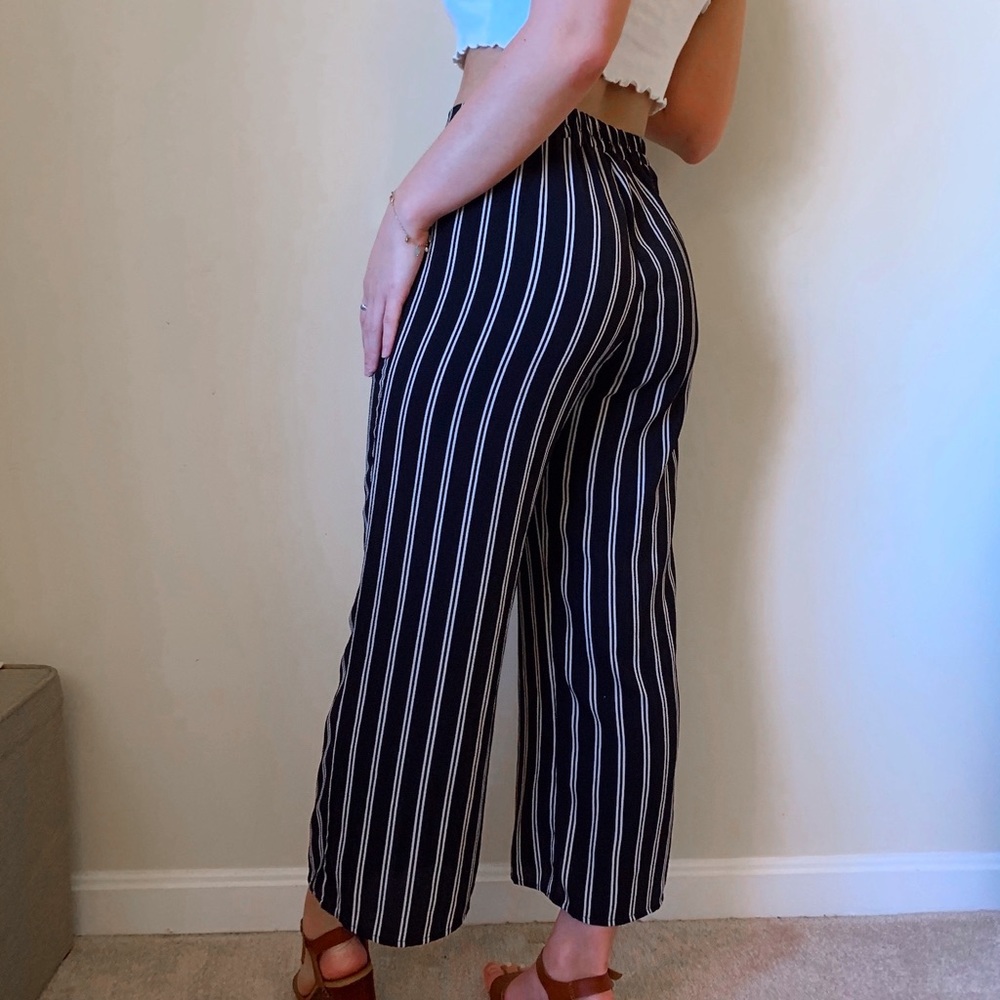 IVY & MAIN TILLY’S navy flowy striped pants
